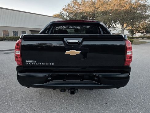 Used 2013 Chevrolet Avalanche LTZ image 5