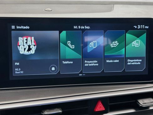 Used 2025 Kia Sorento LX FWD image 9