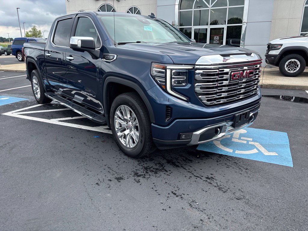 Used 2022 GMC Sierra 1500 Denali AWD/4WD image 3