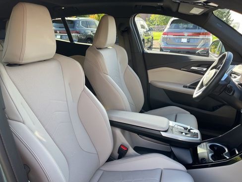 Used 2025 BMW X2 xDrive28i w/ Technology Package image 23