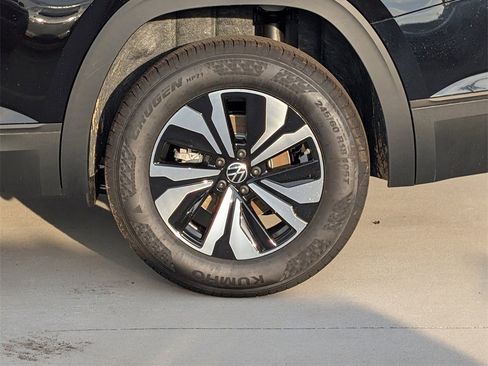 New 2026 Volkswagen Atlas SE image 9