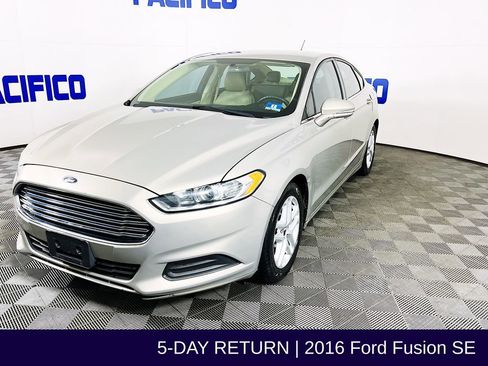 Used 2016 Ford Fusion SE image 4