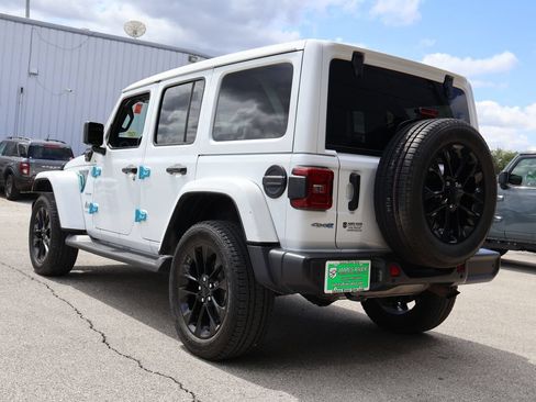 Used 2021 Jeep Wrangler Unlimited Sahara w/ Cold Weather Group AWD/4WD image 3