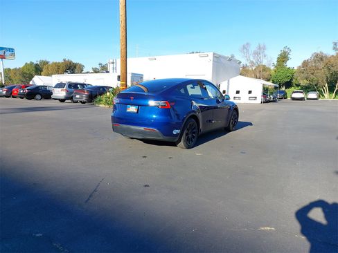 Used 2021 Tesla Model Y Long Range image 7