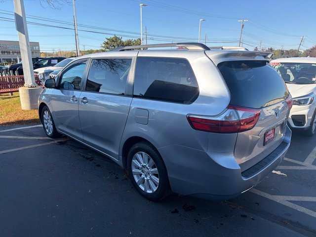 Used 2017 Toyota Sienna XLE AWD/4WD image 4