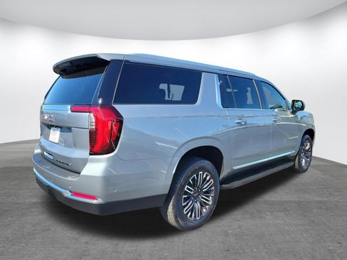 Used 2025 GMC Yukon XL Elevation w/ Elevation Premium Package image 6