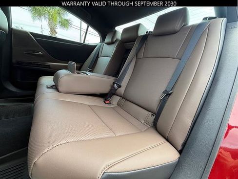 Used 2025 Lexus ES 300h w/ Premium Package FWD image 13