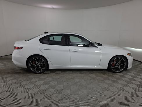 Used 2025 Alfa Romeo Giulia w/ Veloce Package Rwd image 8