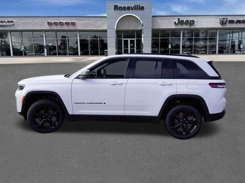 New 2026 Jeep Grand Cherokee Limited w/ Limited Altitude Package AWD/4WD image 8