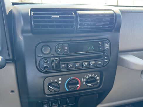 Used 2004 Jeep Wrangler Sahara w/ Dual Top Group AWD/4WD image 19