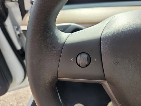 Used 2020 Tesla Model 3 Standard Range image 29