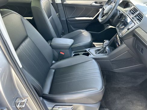 Used 2024 Volkswagen Tiguan SE FWD image 9