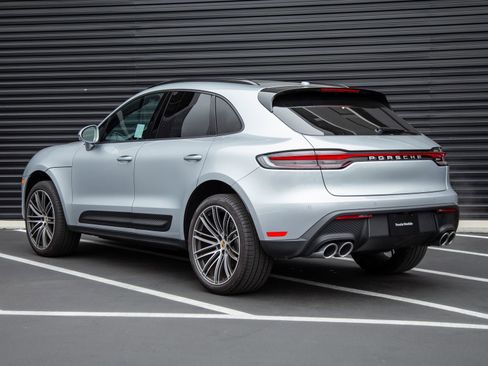 Certified 2026 Porsche Macan AWD/4WD image 3