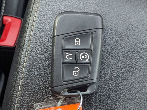 Used 2024 Volkswagen Tiguan SE image 30