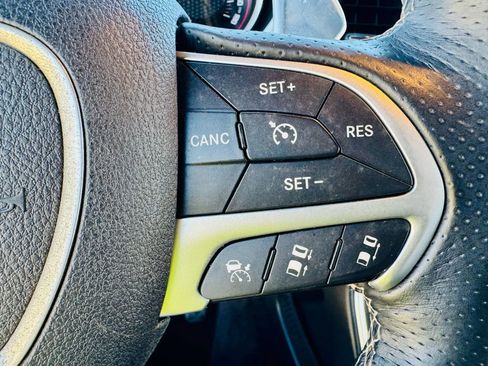 Used 2016 Dodge Challenger SRT w/ Technology Group image 36