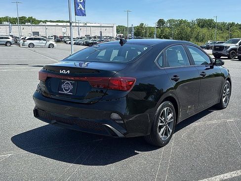 Used 2023 Kia Forte LXS w/ LXS Technology Package FWD image 5