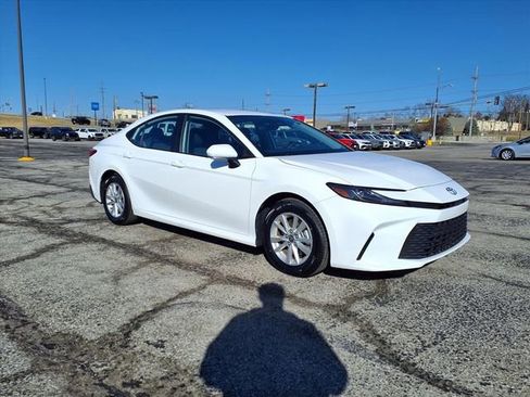 Used 2025 Toyota Camry LE image 8
