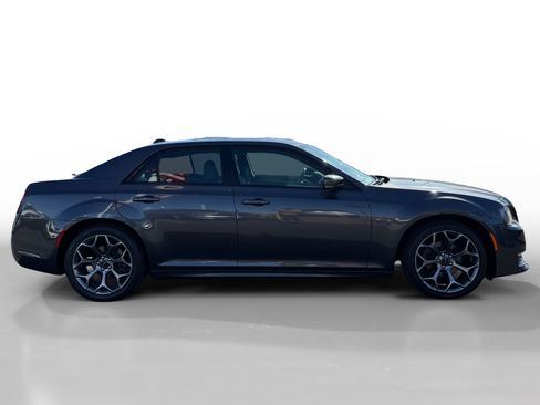 Used 2018 Chrysler 300 S w/ 300S Premium Group RWD image 6