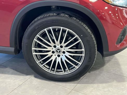 Used 2025 Mercedes-Benz GLC 300 4MATIC image 5