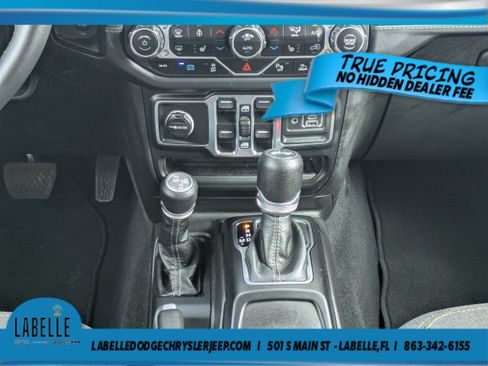 Used 2025 Jeep Wrangler Unlimited Sahara w/ Safety Group AWD/4WD image 18