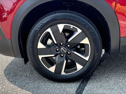Used 2025 Nissan Kicks SV AWD/4WD image 7