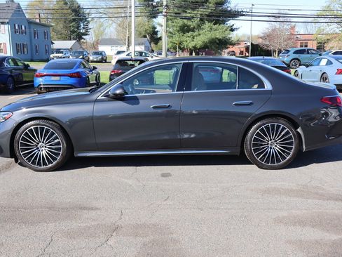 Used 2025 Mercedes-Benz E 350 4MATIC Sedan image 8