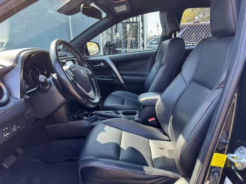 Used 2016 Toyota RAV4 SE image 10