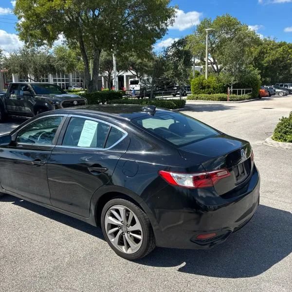 Used 2018 Acura ILX FWD image 4