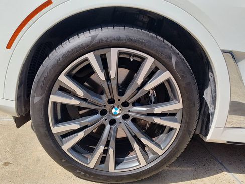 Used 2024 BMW X7 xDrive40i w/ Premium Package AWD/4WD image 19