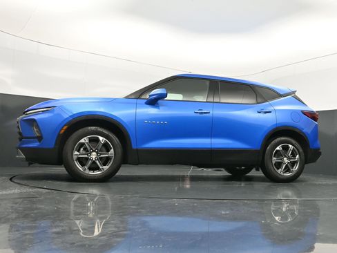 Used 2025 Chevrolet Blazer LT AWD/4WD image 36