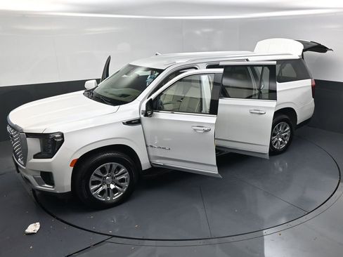 Used 2022 GMC Yukon XL Denali AWD/4WD image 25