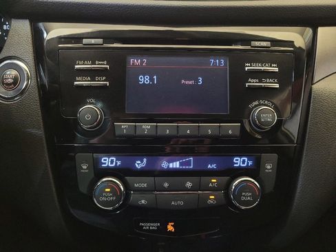 Used 2015 Nissan Rogue SV image 25