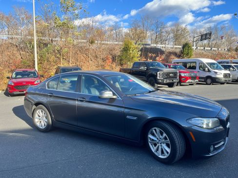 Used 2016 BMW 528i xDrive 528i xDrive w/ Premium Package image 3