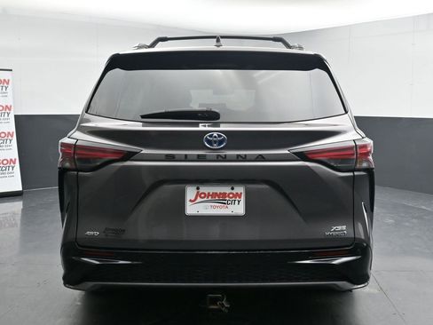Used 2021 Toyota Sienna XSE w/ XSE Plus Package image 8