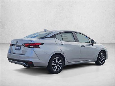 Used 2023 Nissan Versa SV image 5