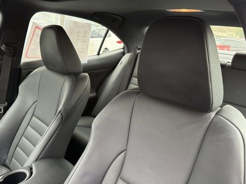Used 2018 Lexus IS 350 image 20