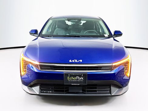 Used 2025 Kia K4 LXS image 2