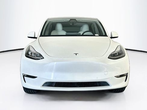 Used 2022 Tesla Model Y Long Range AWD/4WD image 2
