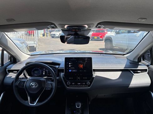 Used 2026 Toyota Corolla Cross XLE FWD image 28
