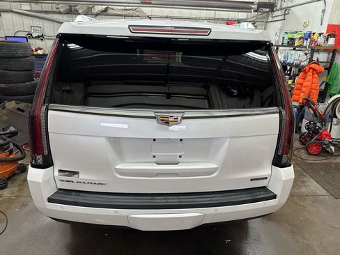 Used 2016 Cadillac Escalade Luxury image 4