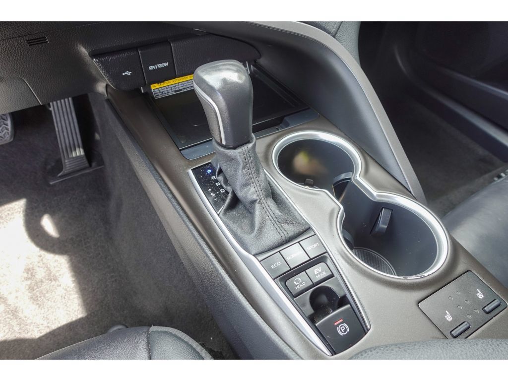 Used 2021 Toyota Camry XLE FWD image 17