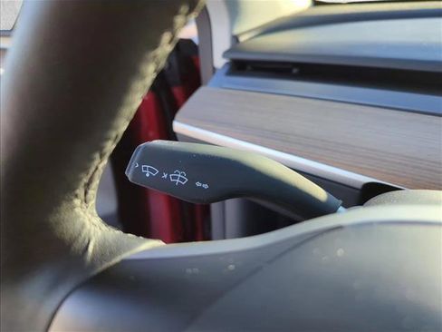 Used 2023 Tesla Model Y Performance image 15