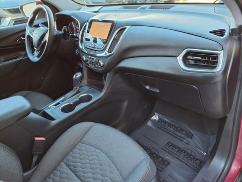 Used 2019 Chevrolet Equinox LT w/ Sun & Navigation Package image 8