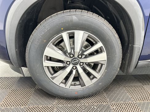 Used 2022 Nissan Pathfinder SL AWD/4WD image 12