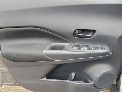 New 2025 Nissan Kicks Play S image 16