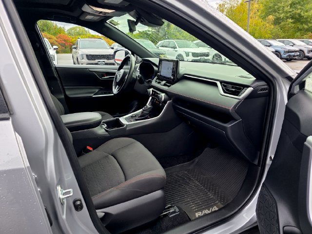 Used 2022 Toyota RAV4 SE w/ Weather & Moonroof Package AWD/4WD image 12