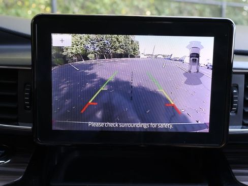 Used 2024 Ford Explorer Limited image 16