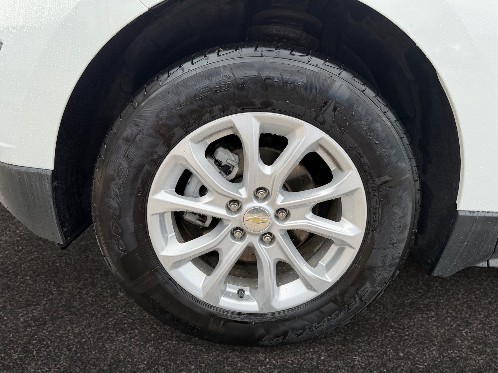 Used 2020 Chevrolet Equinox LS w/ LPO, Floor Liner Package AWD/4WD image 14