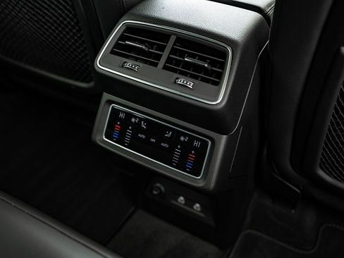 Used 2022 Audi e-tron Premium w/ Convenience Plus Package image 35