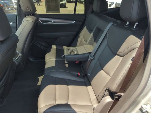 Used 2025 Cadillac XT6 Luxury image 26